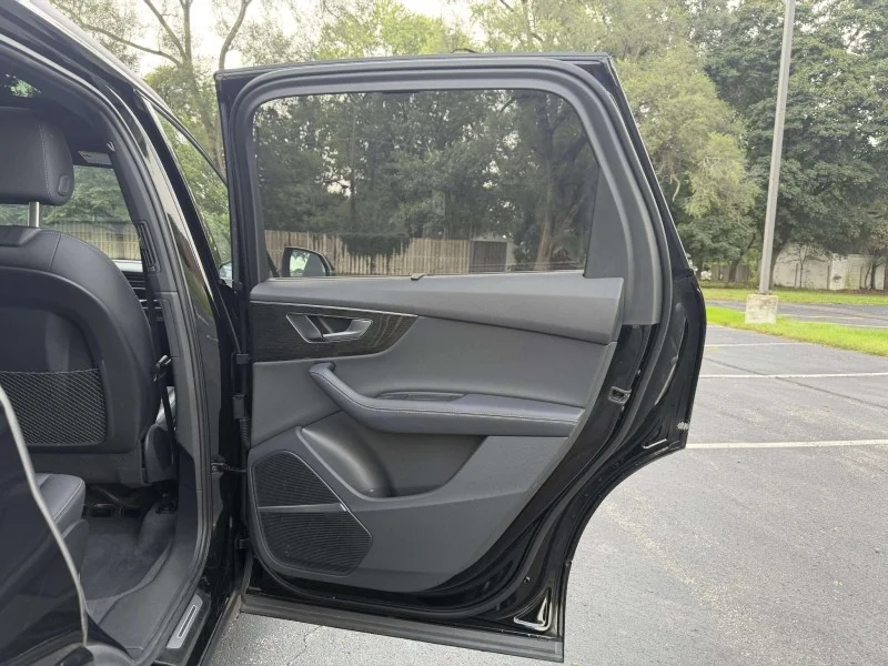Certified Used 2025  Audi Premium Plus image 27