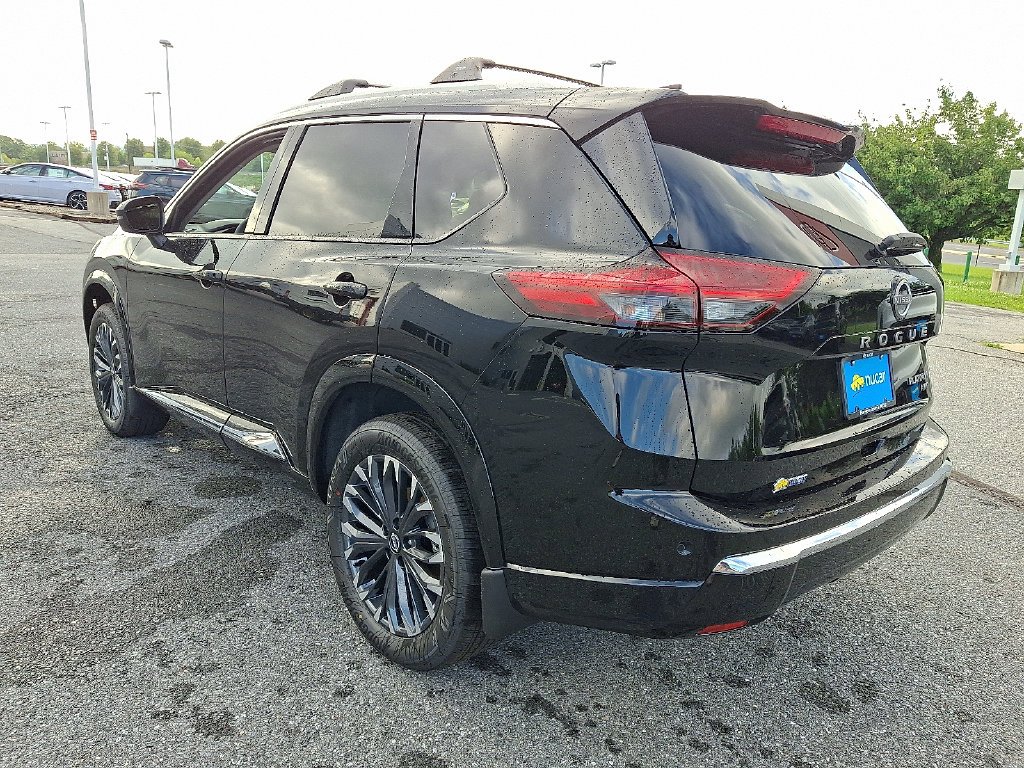 New 2026 Super Black Nissan Platinum image 3