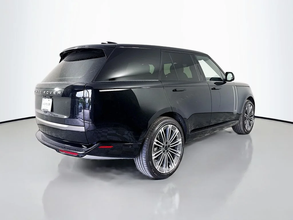 New 2026 Santorini Black Land Rover SE image 5
