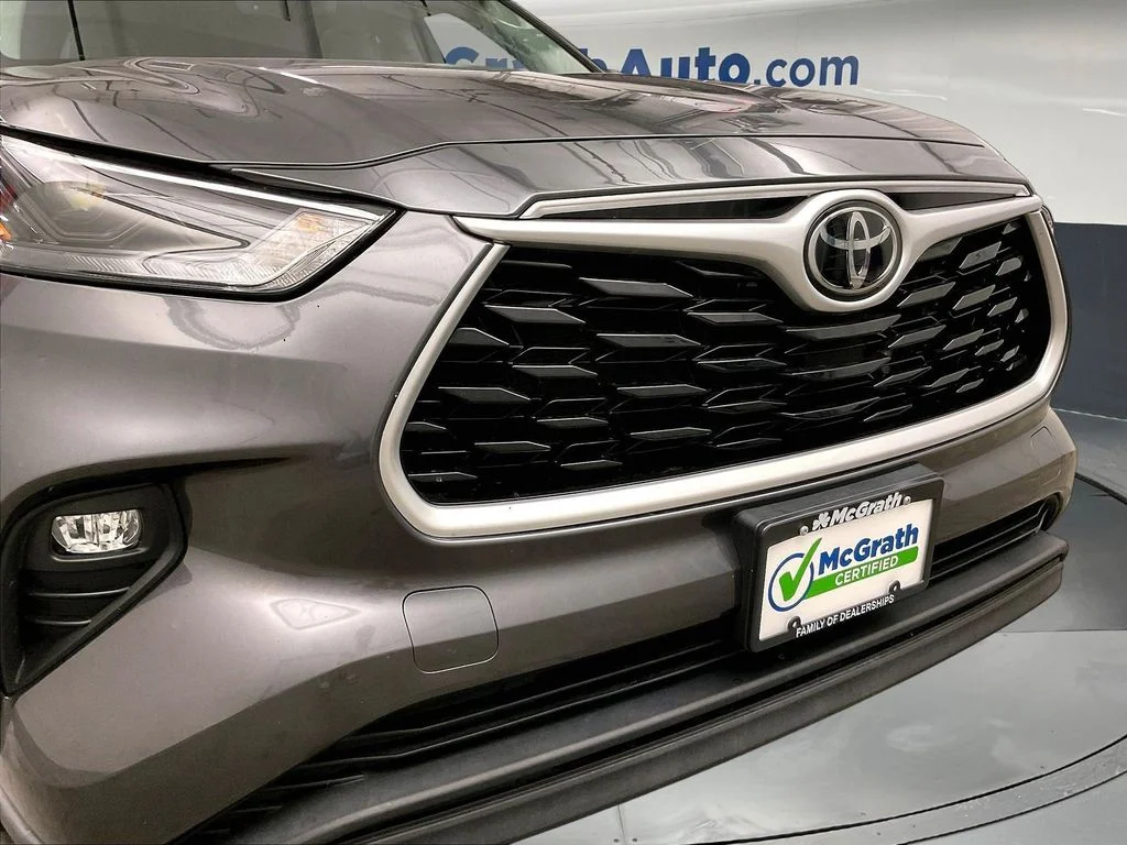 Used 2022 Gray Toyota XLE image 33