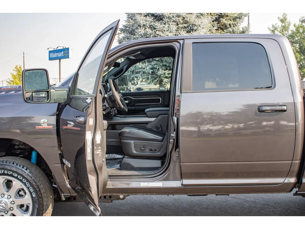 New 2026 Granite Crystal Metallic Clearcoat Ram Laramie image 27