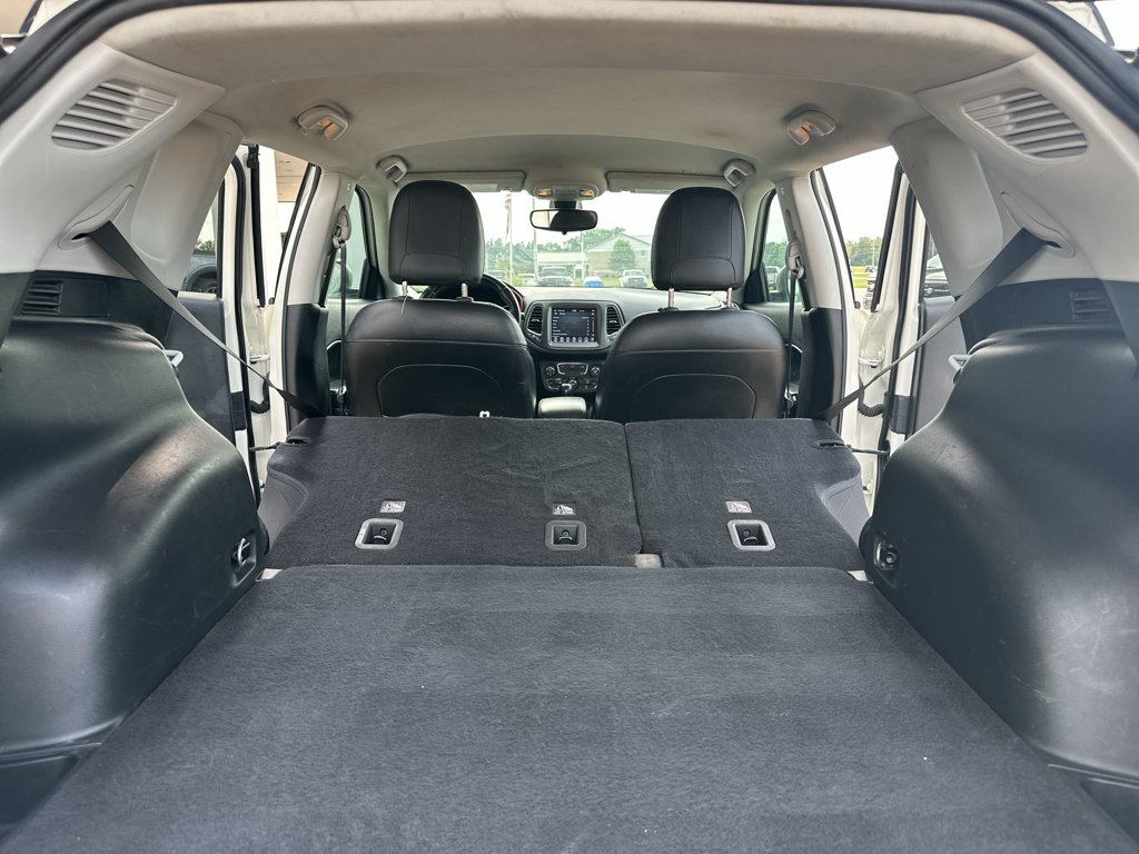 Used 2020 White Clearcoat Jeep Trailhawk image 32