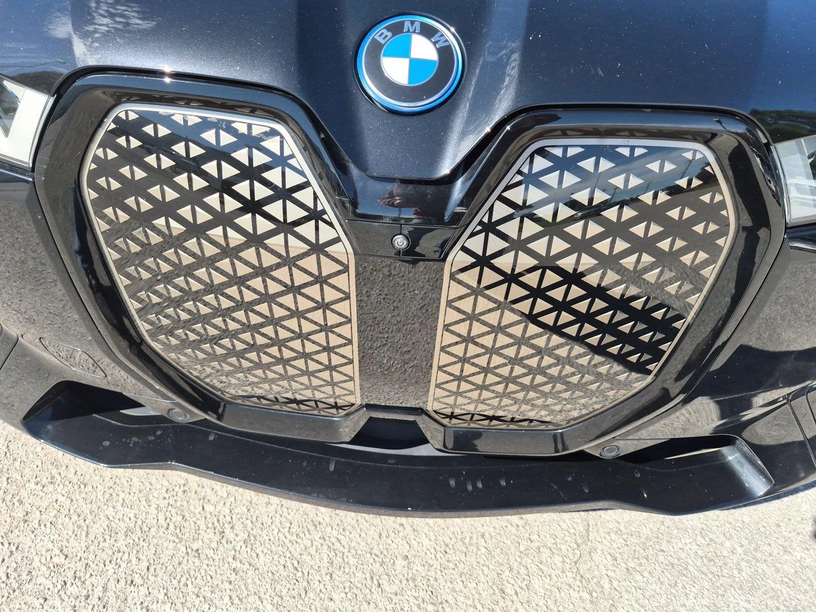 Used 2024 Black Sapphire Metallic BMW xDrive50 image 13