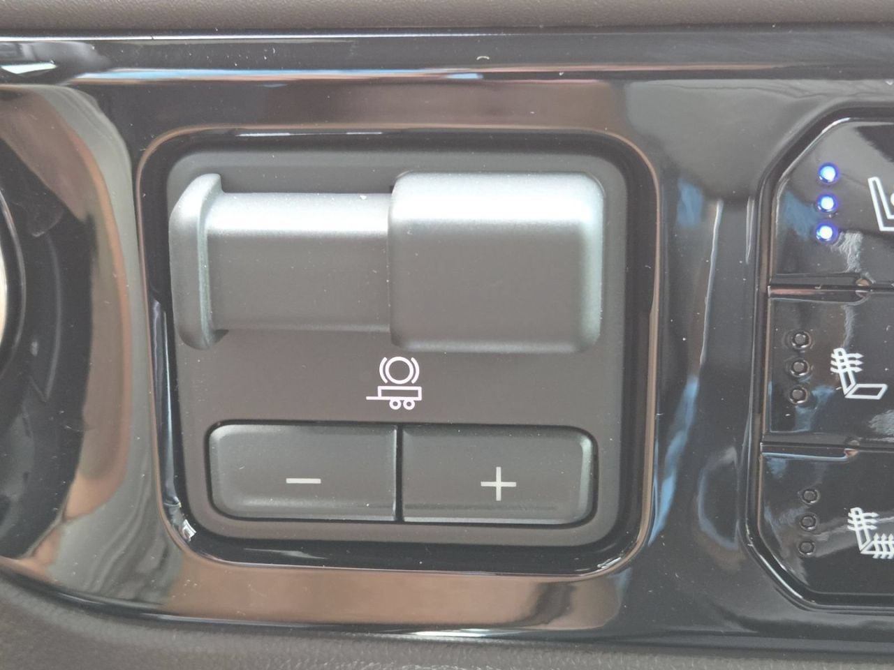 New 2026 Summit White GMC SLT image 14