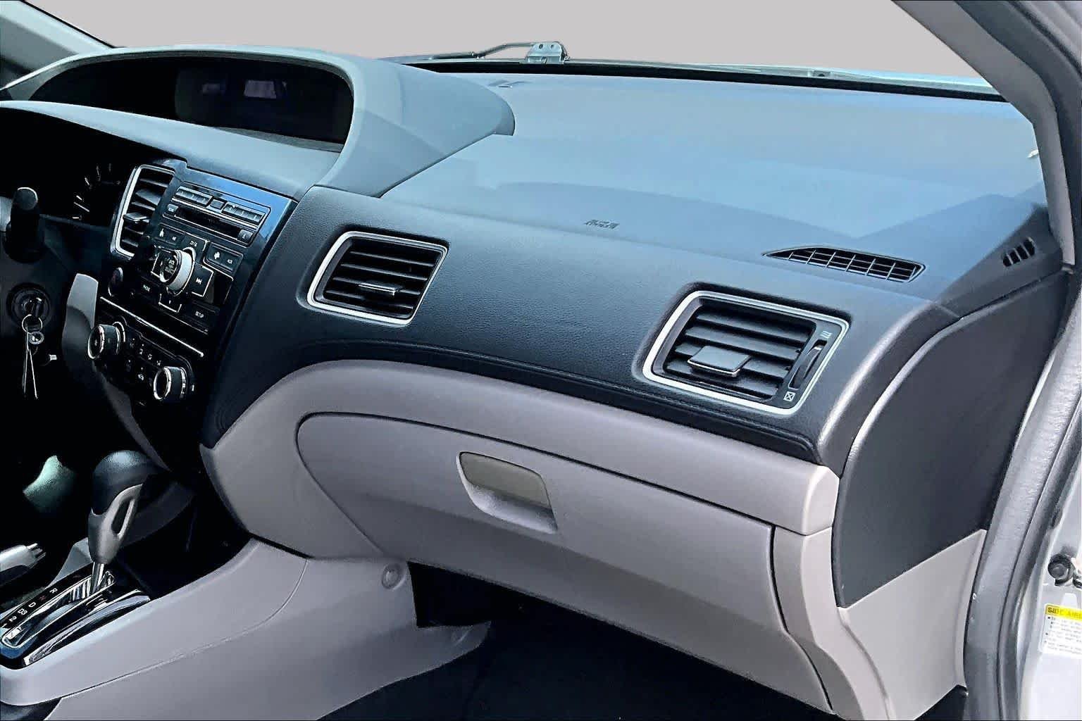 Used 2013 Alabaster Silver Metallic Honda LX image 19