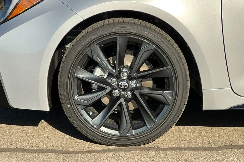 New 2027 Classic Silver Metallic Toyota SE image 31