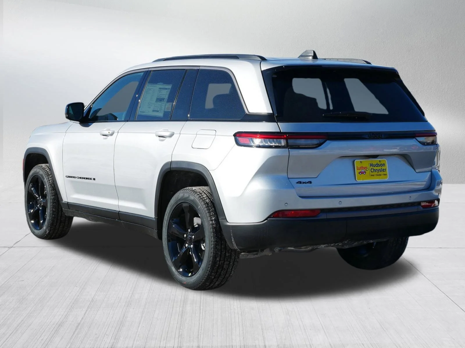 New 2026 Silver Zynith Exterior Paint Jeep Limited image 3