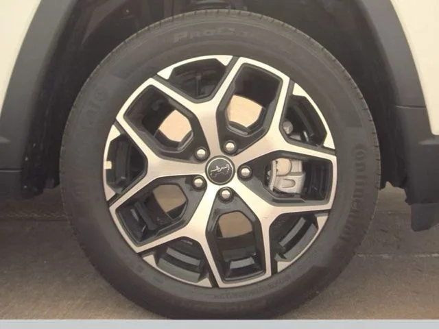 Used 2025 White Jeep Limited image 23