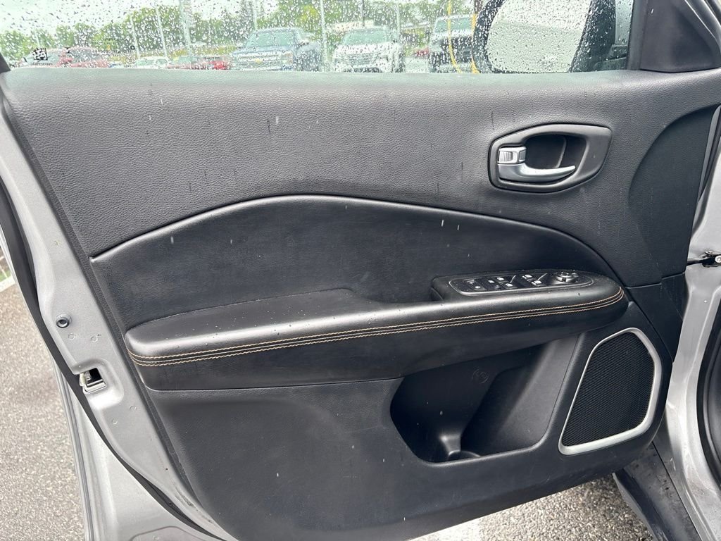 Used 2020 Silver Jeep Limited image 7