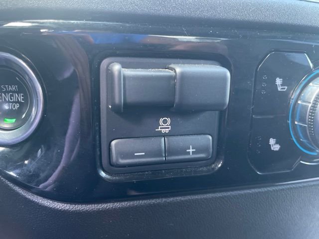 Used 2025 Titanium GMC SLT image 25
