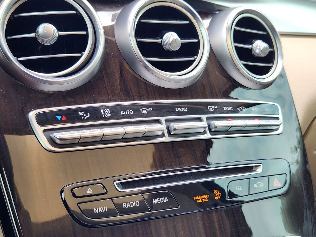 Used 2019 Polar White Mercedes-Benz 300 image 26