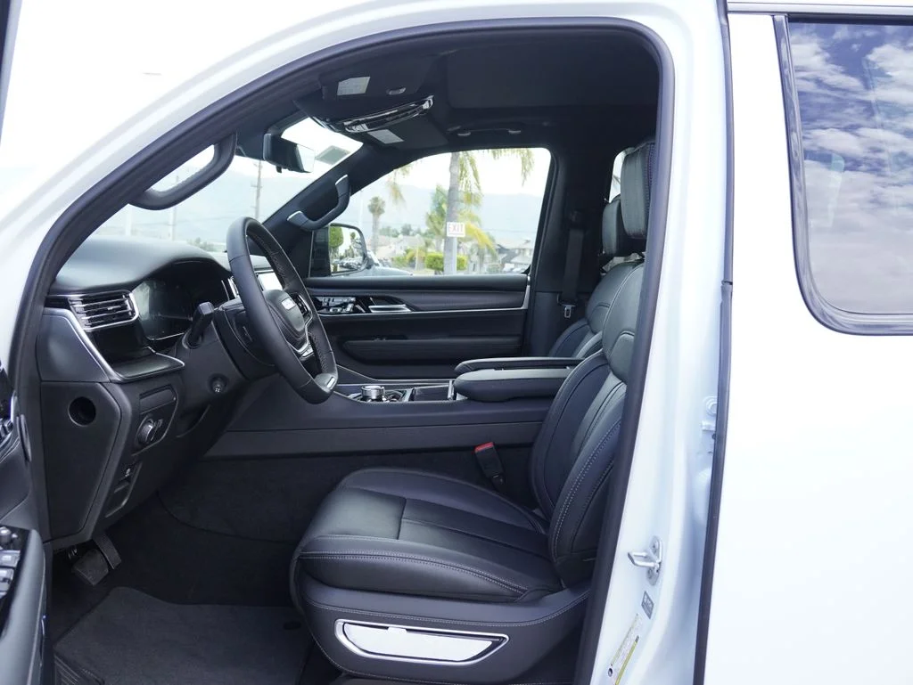 New 2026 Bright White Clearcoat Jeep Summit Obsidian image 27