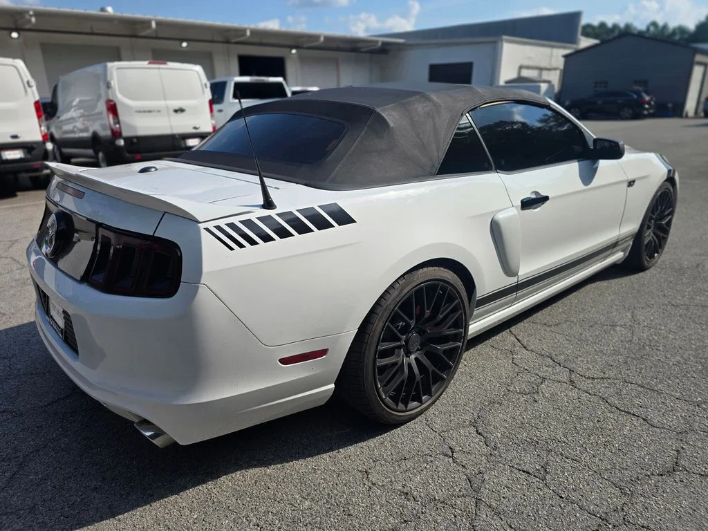 Used 2014 White Ford V6 Premium image 7