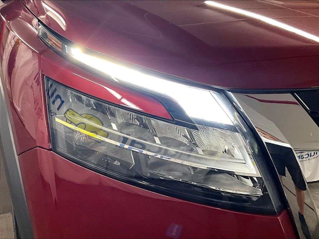 Used 2022 Red Nissan SV image 31