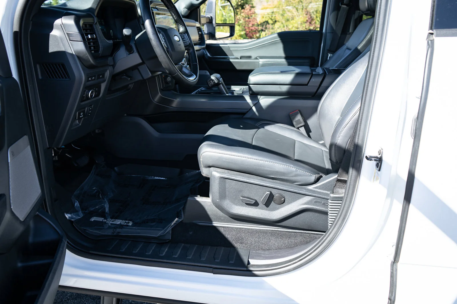 Used 2024 White Ford XLT image 17