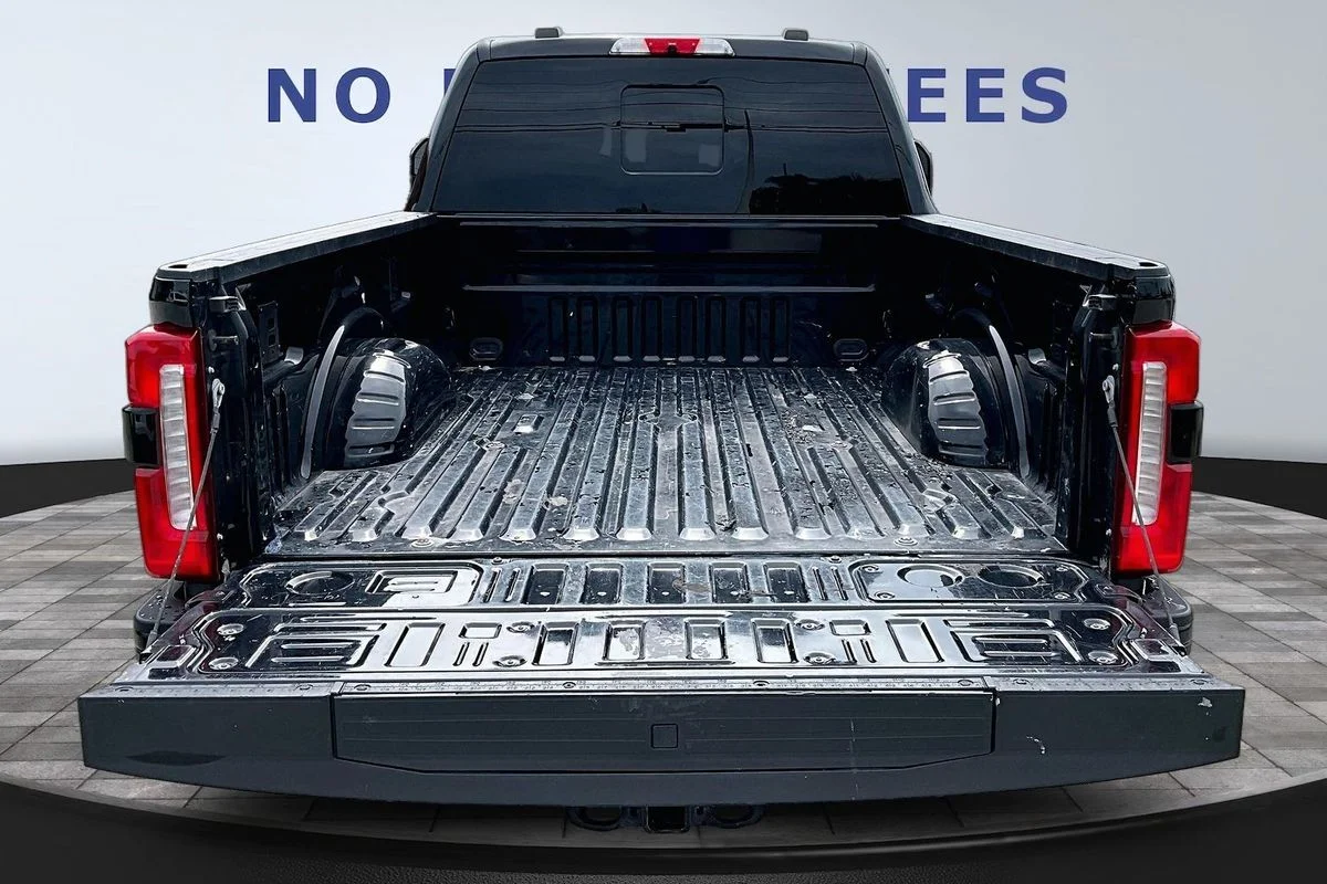 Used 2024  Ford LARIAT image 7