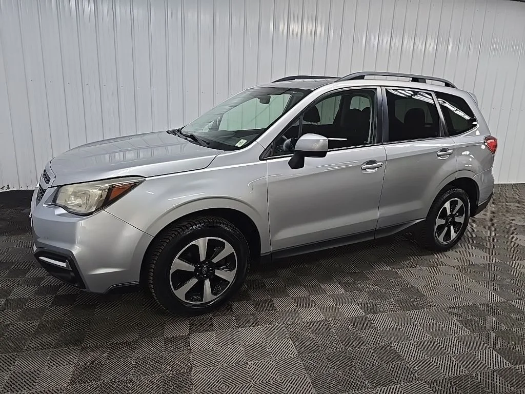 Used 2018 Ice Silver Metallic Subaru 2.5i Premium image 6