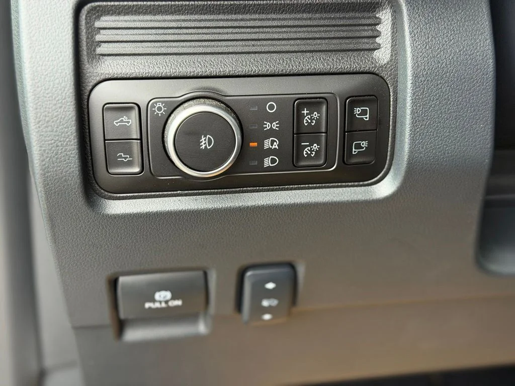 Used 2025 White Ford Platinum image 23