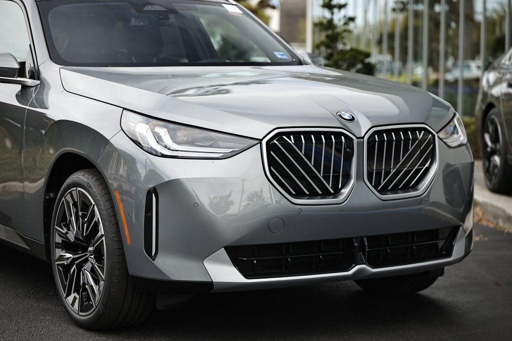 New 2026 Skyscraper Grey Metallic BMW 30 xDrive image 2