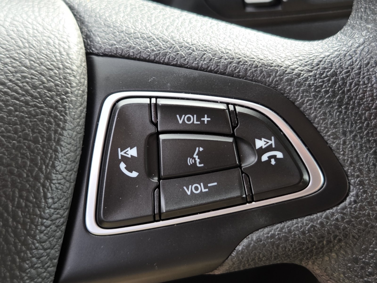 Used 2022 Blue Metallic Ford SE image 8