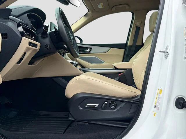 Used 2025 White Acura Base image 19