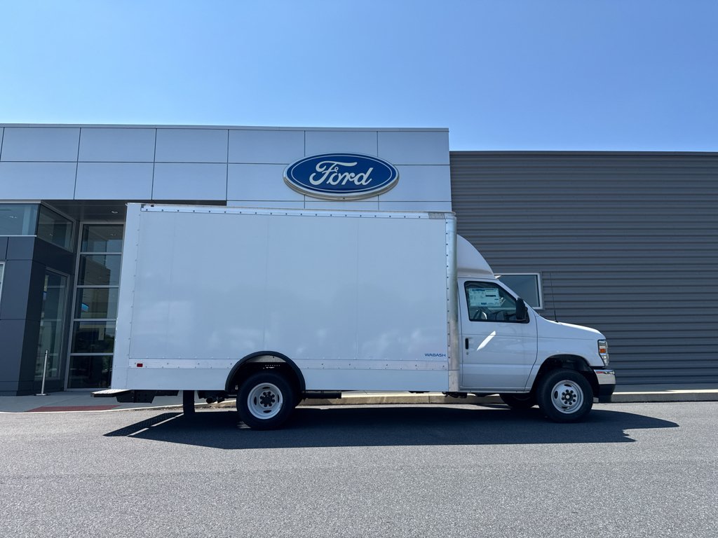 New 2026 Oxford White Ford Base image 2