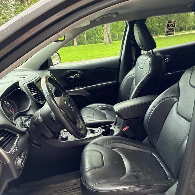 Used 2019 Gray Jeep Limited image 8