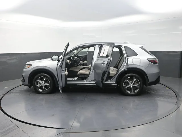 Used 2023 Silver Honda EX-L image 31