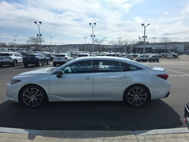 Used 2019 White Toyota XLE image 6