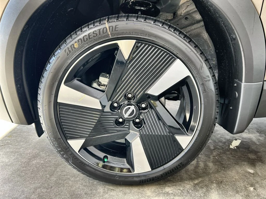 New 2026 Canyon Bronze Metallic Nissan SR image 18