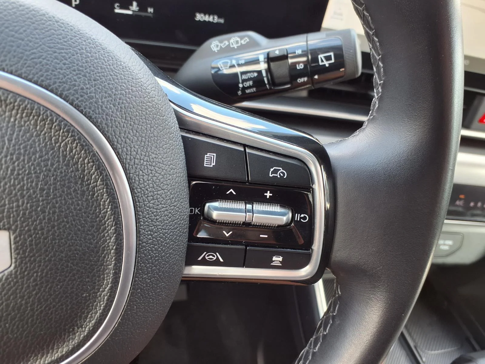 Used 2025 Aurora Black Pearl Kia SX image 17
