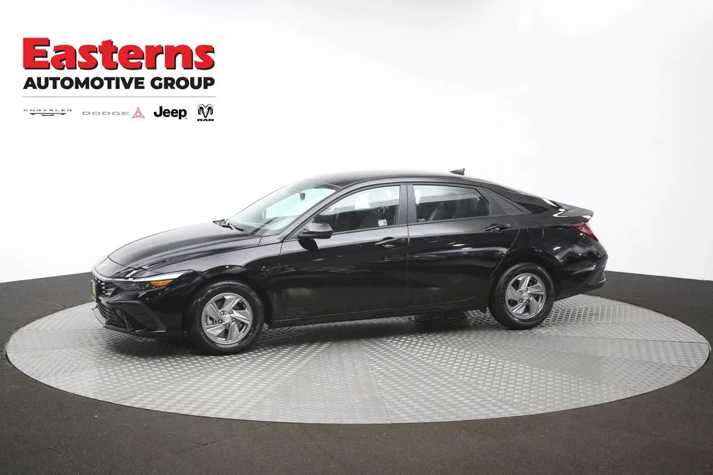 Used 2025 Black Hyundai SE image 55