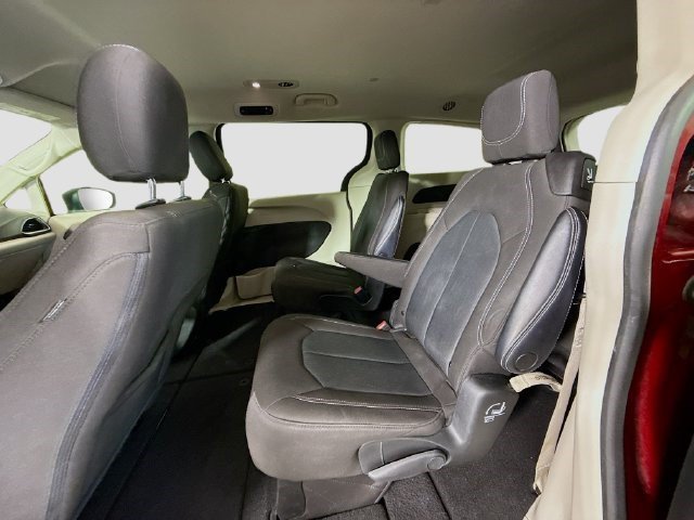Used 2022 Velvet Red Pearlcoat Chrysler LX image 21