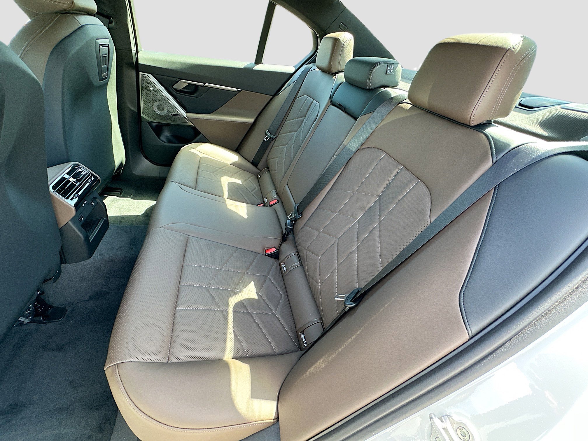 New 2026 Mineral White Metallic BMW 530i image 18
