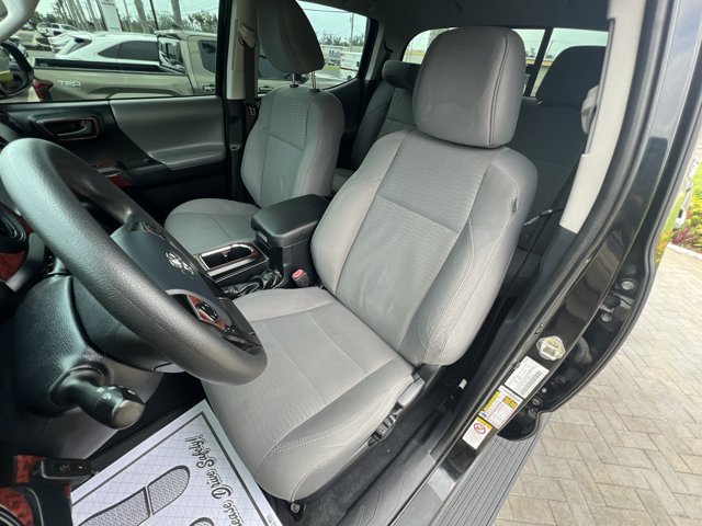 Used 2018  Toyota  image 14