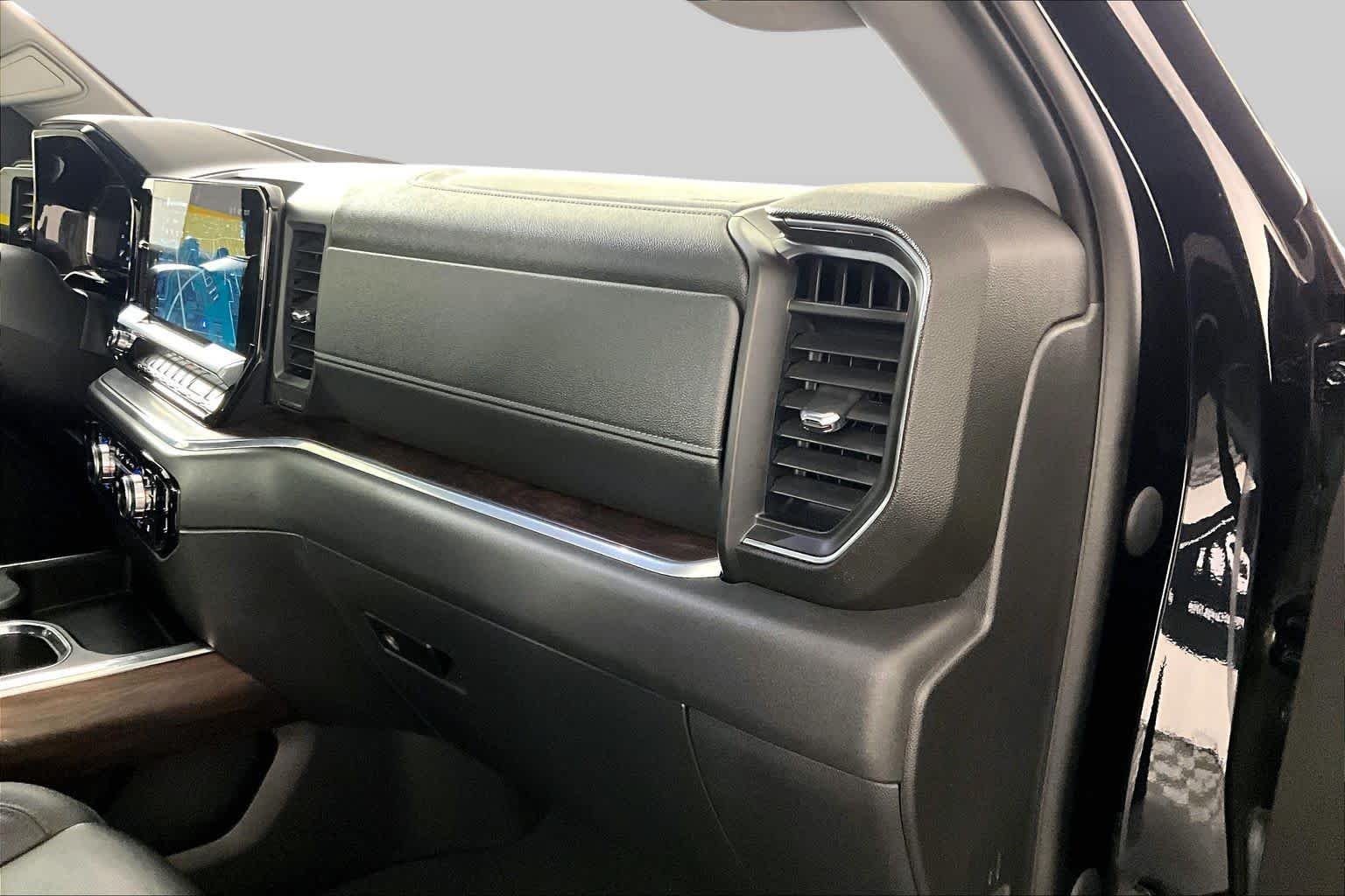 Certified Used 2022 Onyx Black GMC SLT image 18
