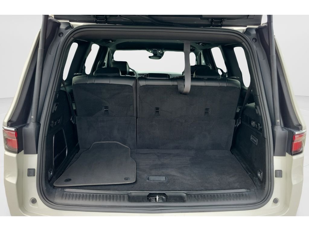 Used 2022 White Jeep Series III image 9