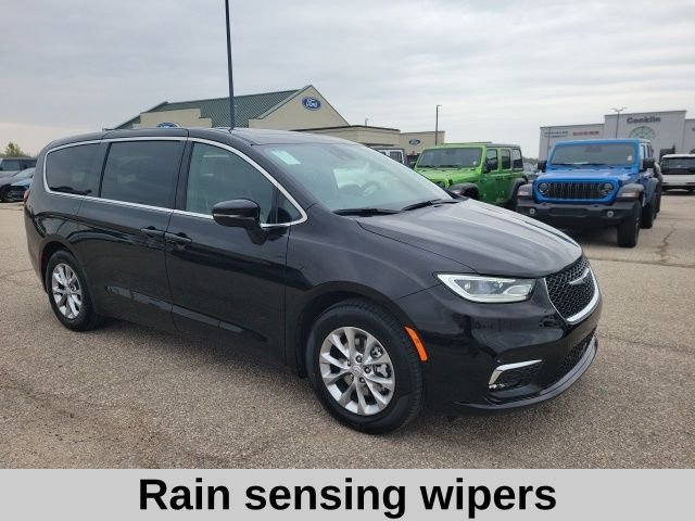 New 2026 Diamond Black Chrysler Limited image 23