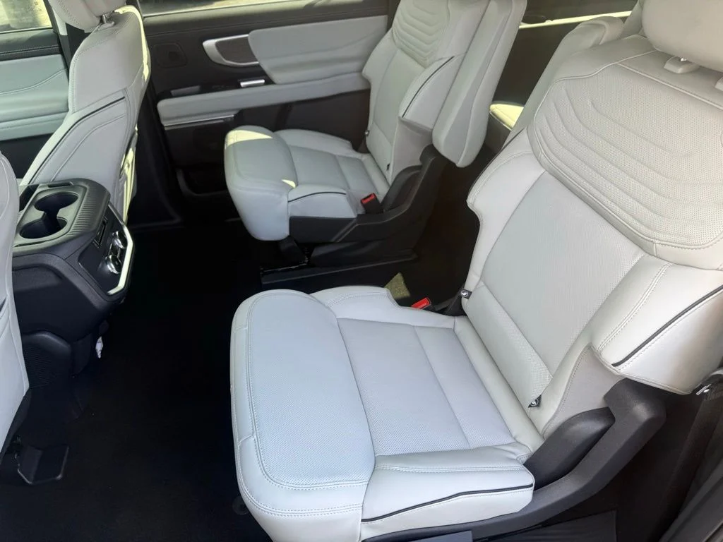 New 2026 Dark Matter Gray Metallic Ford MAX Platinum® image 34