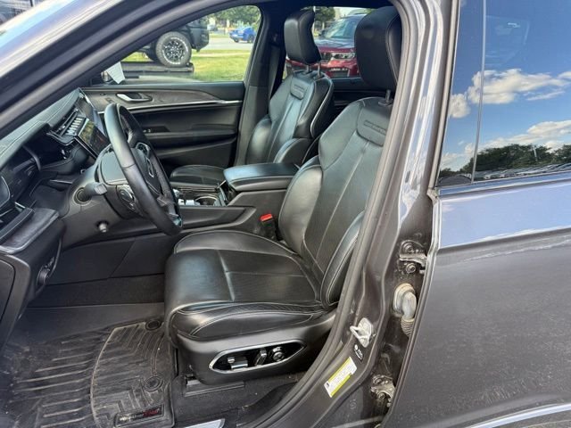 Certified Used 2023 Gray Metallic Jeep Overland image 8