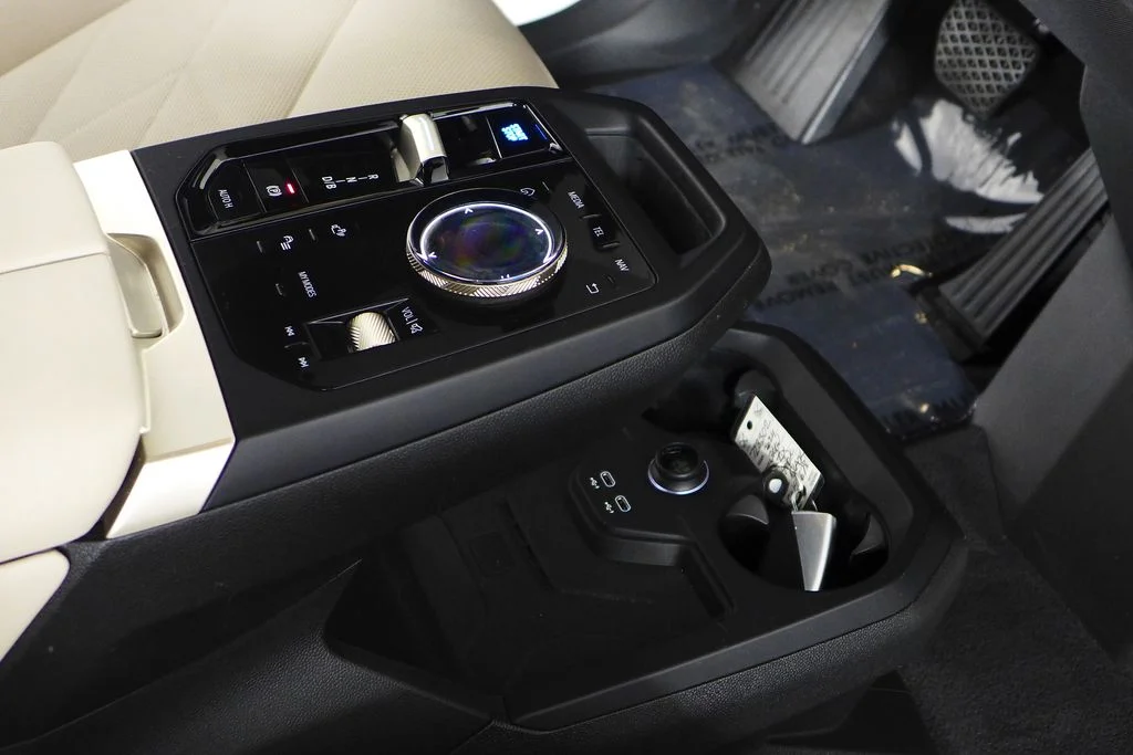 Used 2024 Black BMW xDrive50 image 14