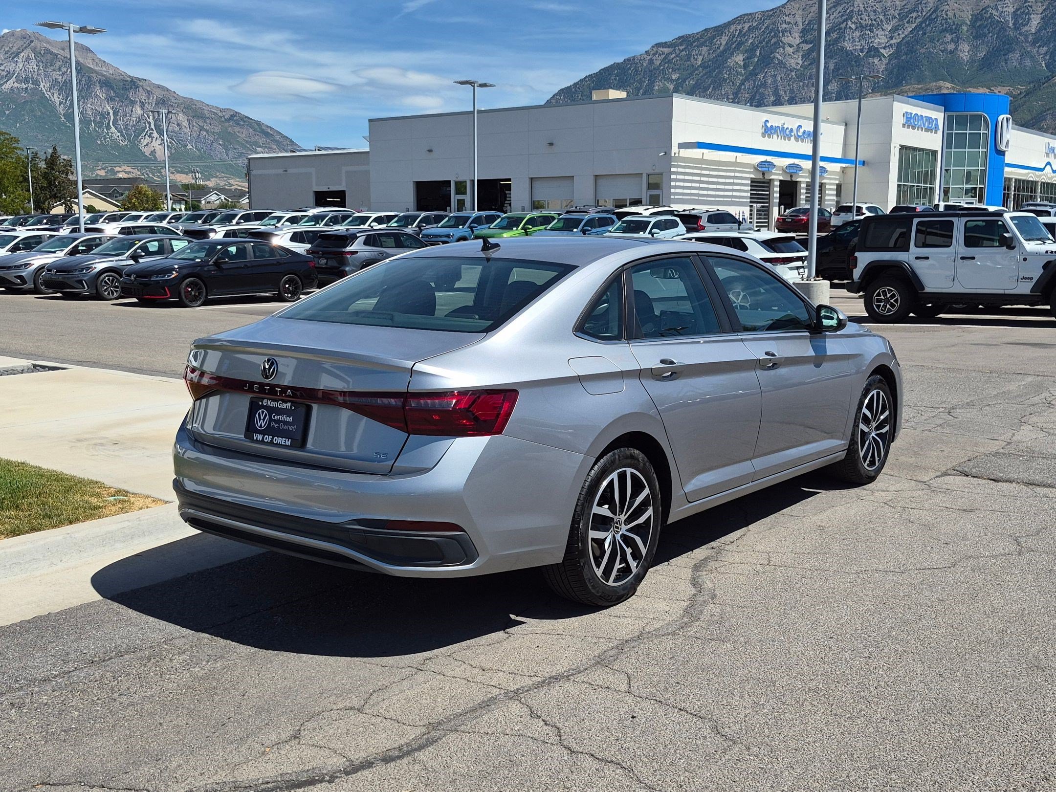 Certified Used 2025 Platinum Gray Metallic Volkswagen SE image 3