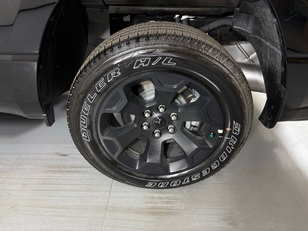 New 2026 Diamond Black Crystal Pearl-Coat Exterior Paint RAM Express image 11