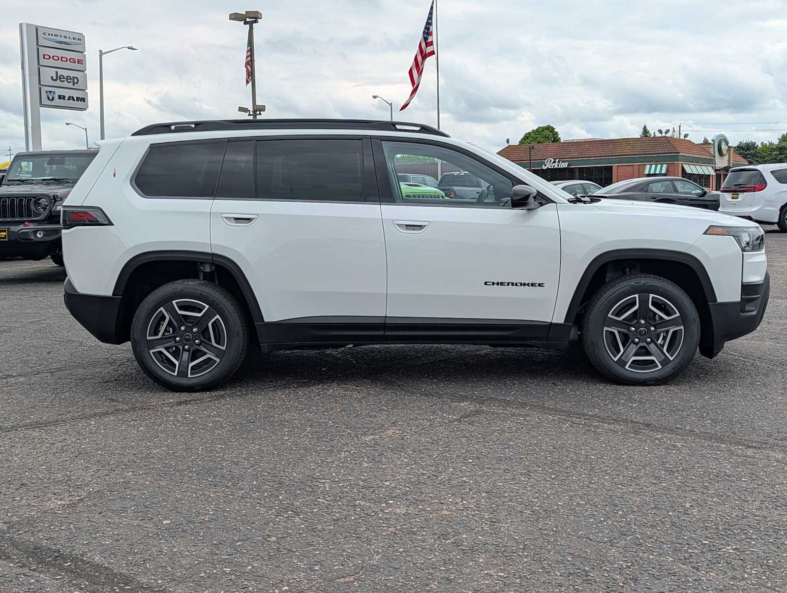 New 2026 Bright White Clear-Coat Exterior Paint Jeep Laredo image 8
