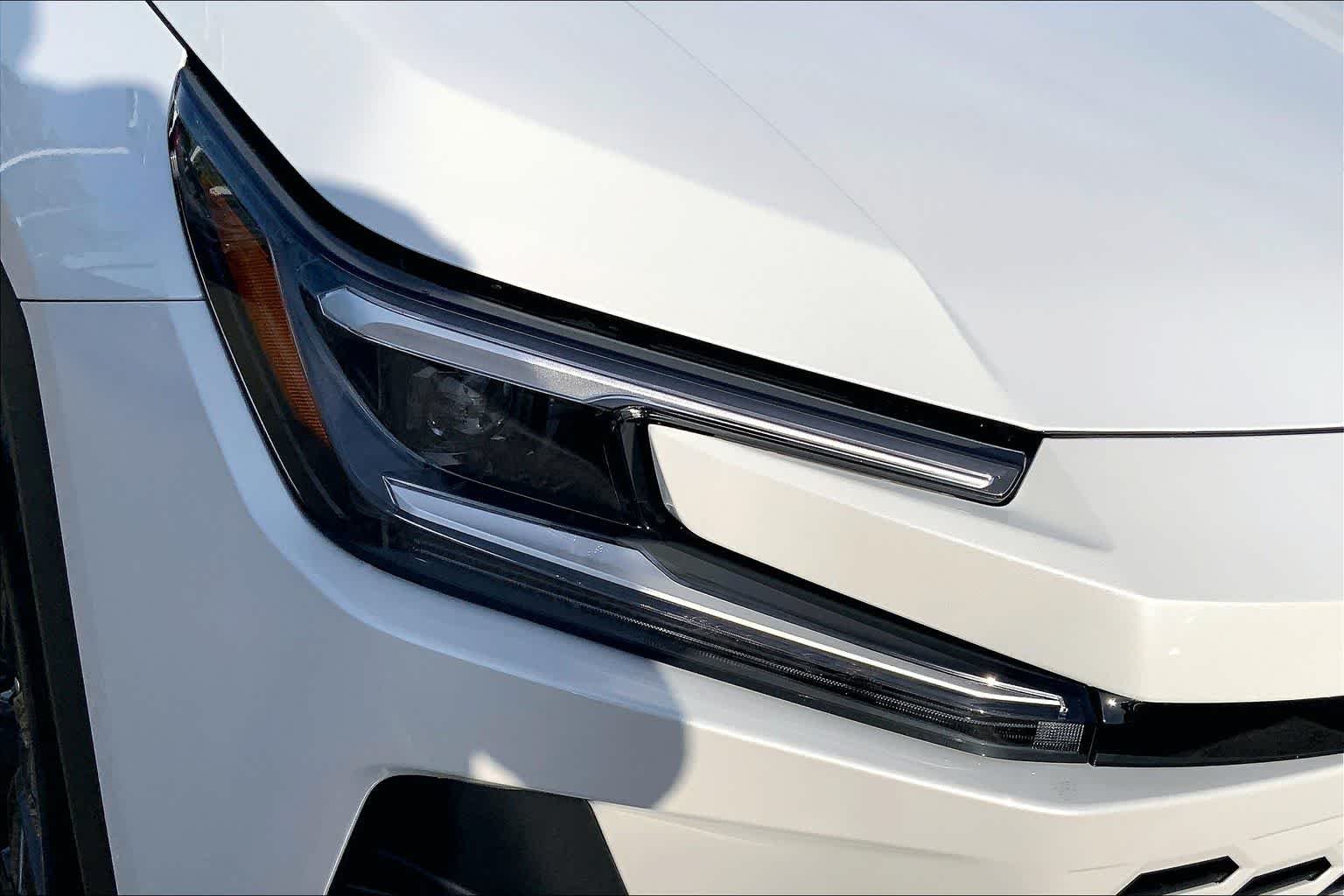 New 2026 Wind Chill Pearl Toyota XLE Premium image 13