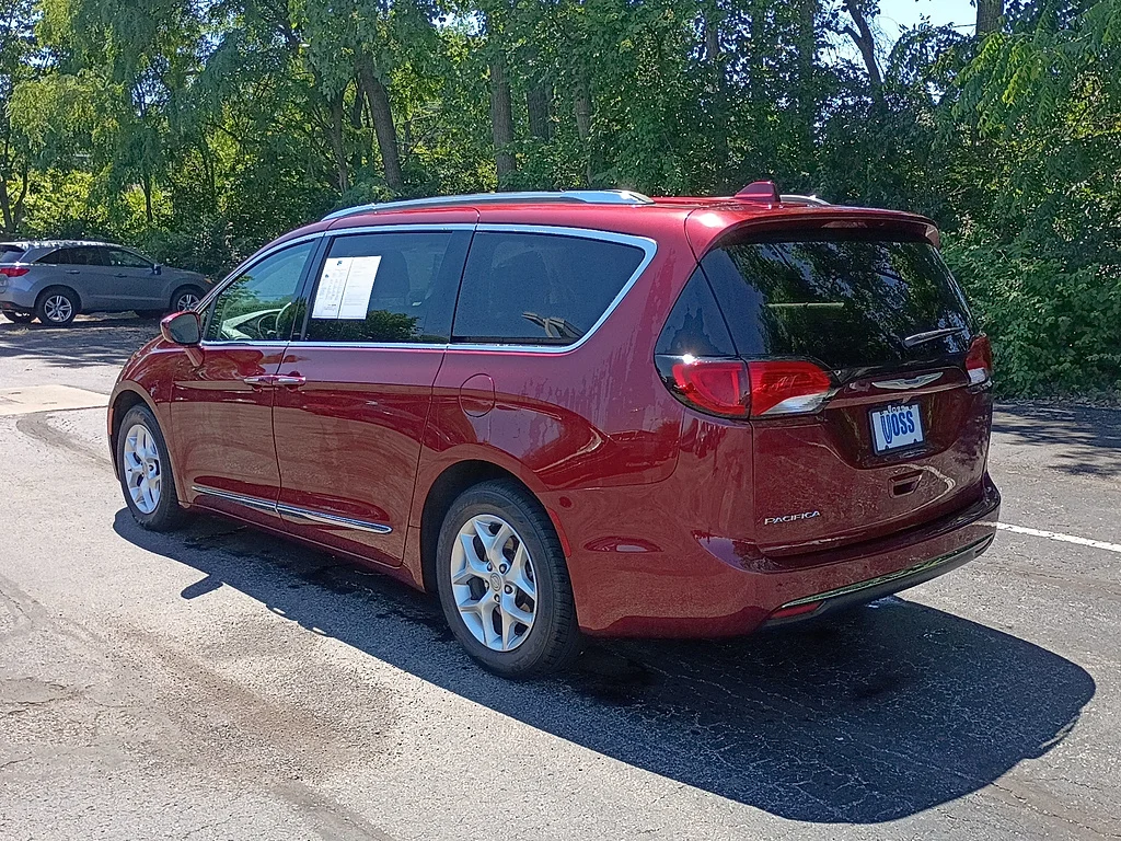 Used 2020 Velvet Red Pearl Coat Chrysler Launch Edition image 5
