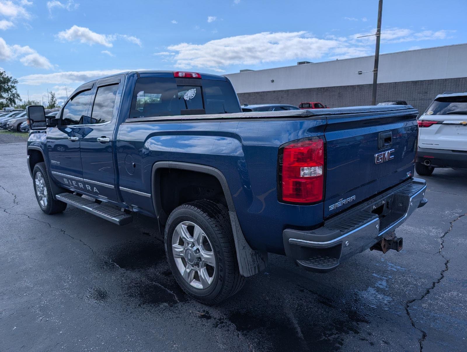 Used 2018 Stone Blue Metallic GMC SLT image 5