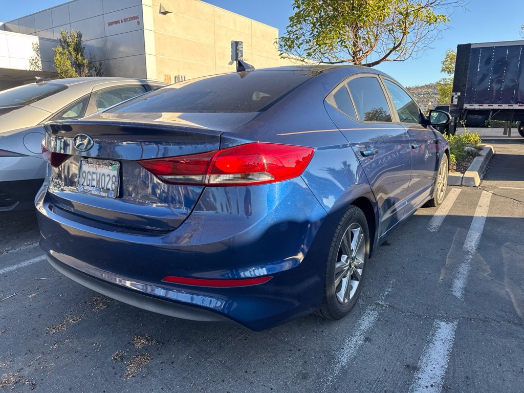 Used 2017 Blue Hyundai SE image 3