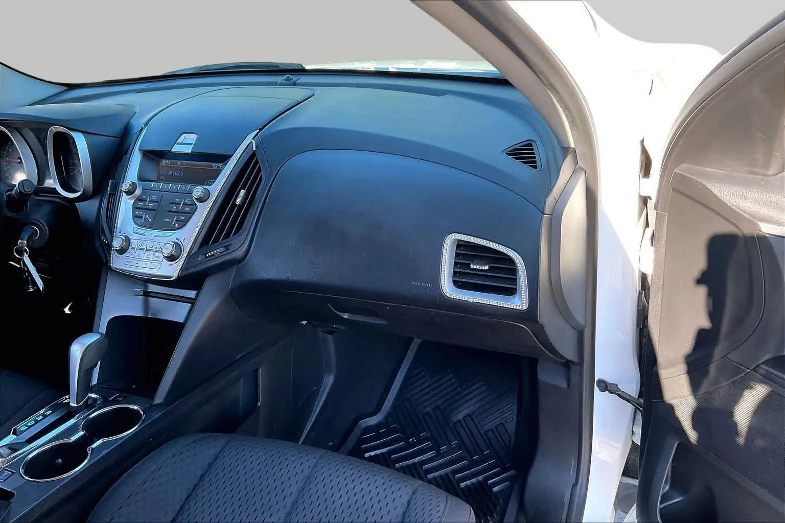 Used 2014 Summit White Chevrolet LS image 18