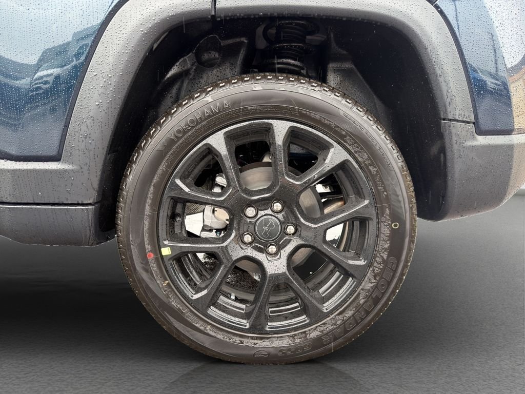 New 2026 Fathom Blue Pearl-Coat Exterior Paint Jeep Latitude image 23